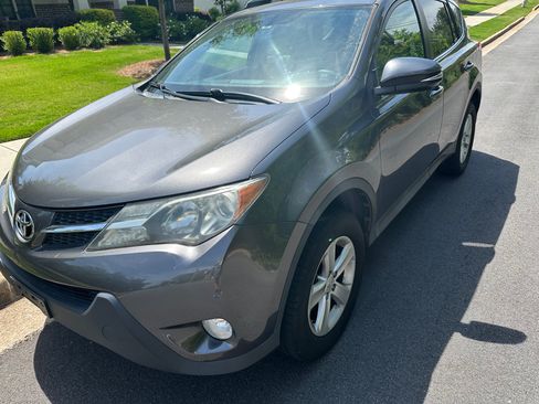 Used 2014 Toyota RAV4 XLE FWD image 2