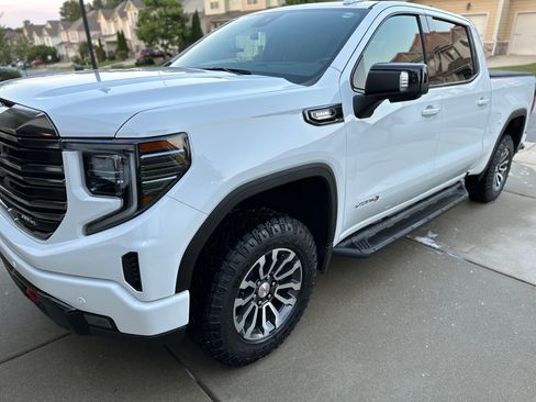 Used 2023 GMC Sierra 1500 AT4 w/ AT4 Premium Package AWD/4WD image 12