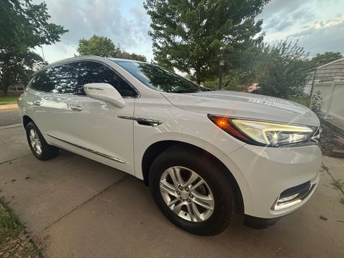 Used 2019 Buick Enclave Essence FWD image 1
