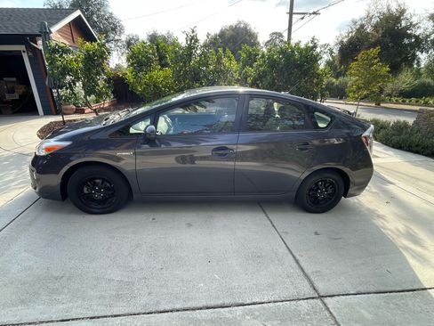 Used 2015 Toyota Prius Four image 1