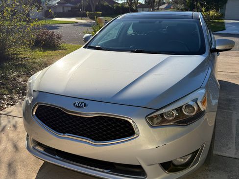 Used 2016 Kia Cadenza Premium w/ Luxury Plus Package image 4