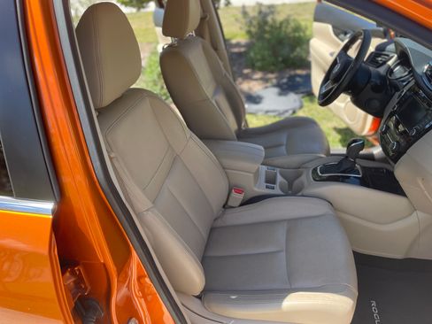 Used 2018 Nissan Rogue SL w/ Premium Package image 9