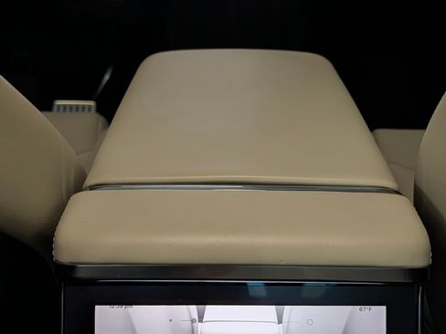 Used 2022 Tesla Model X Plaid image 21
