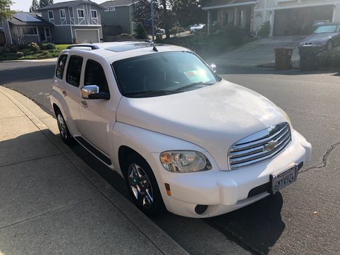 Used 2011 Chevrolet HHR LT image 6