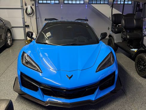 Used 2025 Chevrolet Corvette Z06 image 1