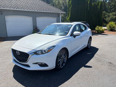 Used 2018 MAZDA MAZDA3 Touring FWD image 4