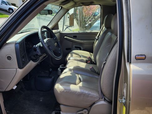 Used 2005 Chevrolet Silverado 3500 4x4 Regular Cab w/ Skid Plate Package image 4
