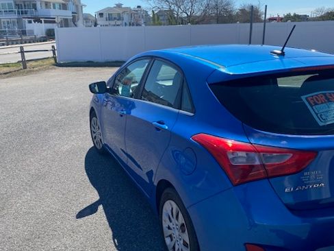 Used 2017 Hyundai Elantra GT FWD image 4