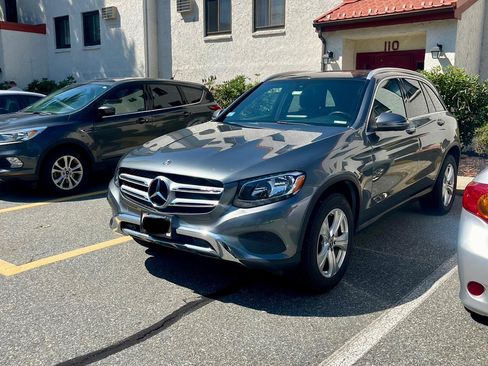 Used 2018 Mercedes-Benz GLC 300 4MATIC image 1