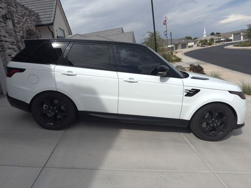 Used 2020 Land Rover Range Rover Sport HSE AWD/4WD image 2
