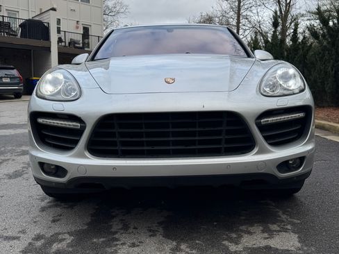 Used 2011 Porsche Cayenne Turbo image 9