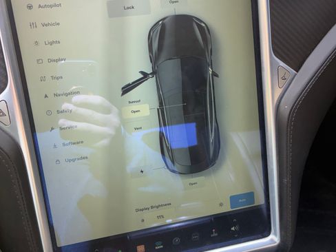 Used 2015 Tesla Model S 85D AWD/4WD image 9
