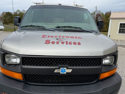 Used 2003 Chevrolet Express 3500 Extended Van 3D image 8