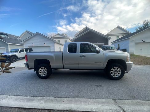 Used 2012 Chevrolet Silverado 2500 LTZ w/ LTZ Plus Package image 4