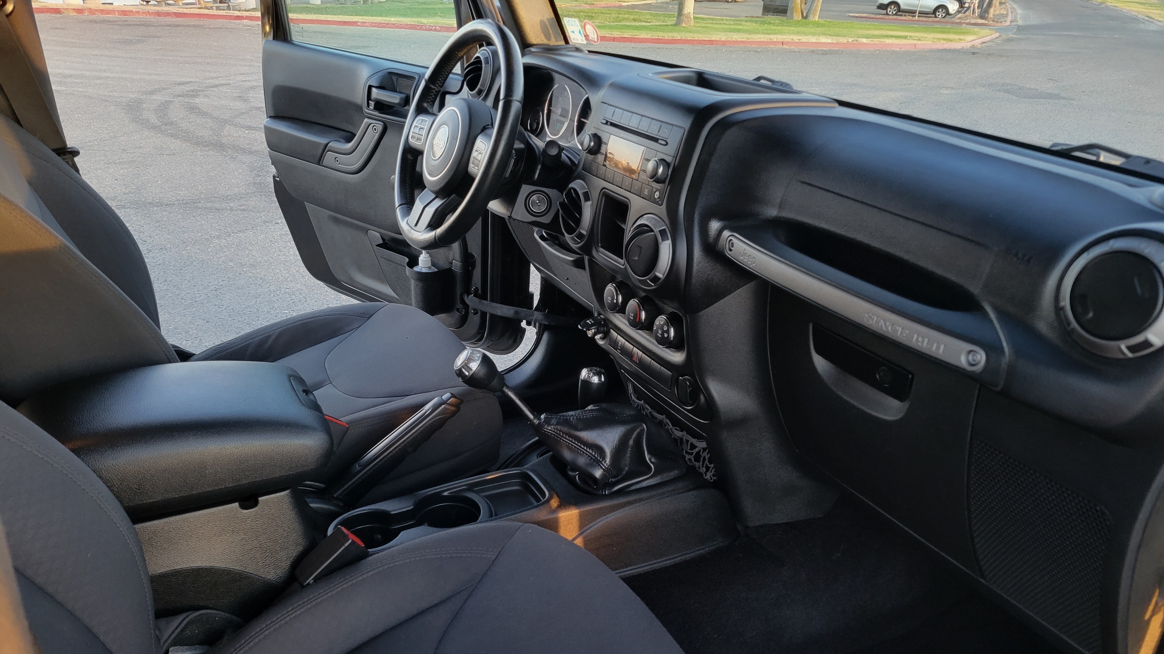 Used 2017 Jeep Wrangler Sport w/ Quick Order Package 23S AWD/4WD image 9