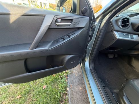 Used 2012 MAZDA MAZDA3 i Touring image 23