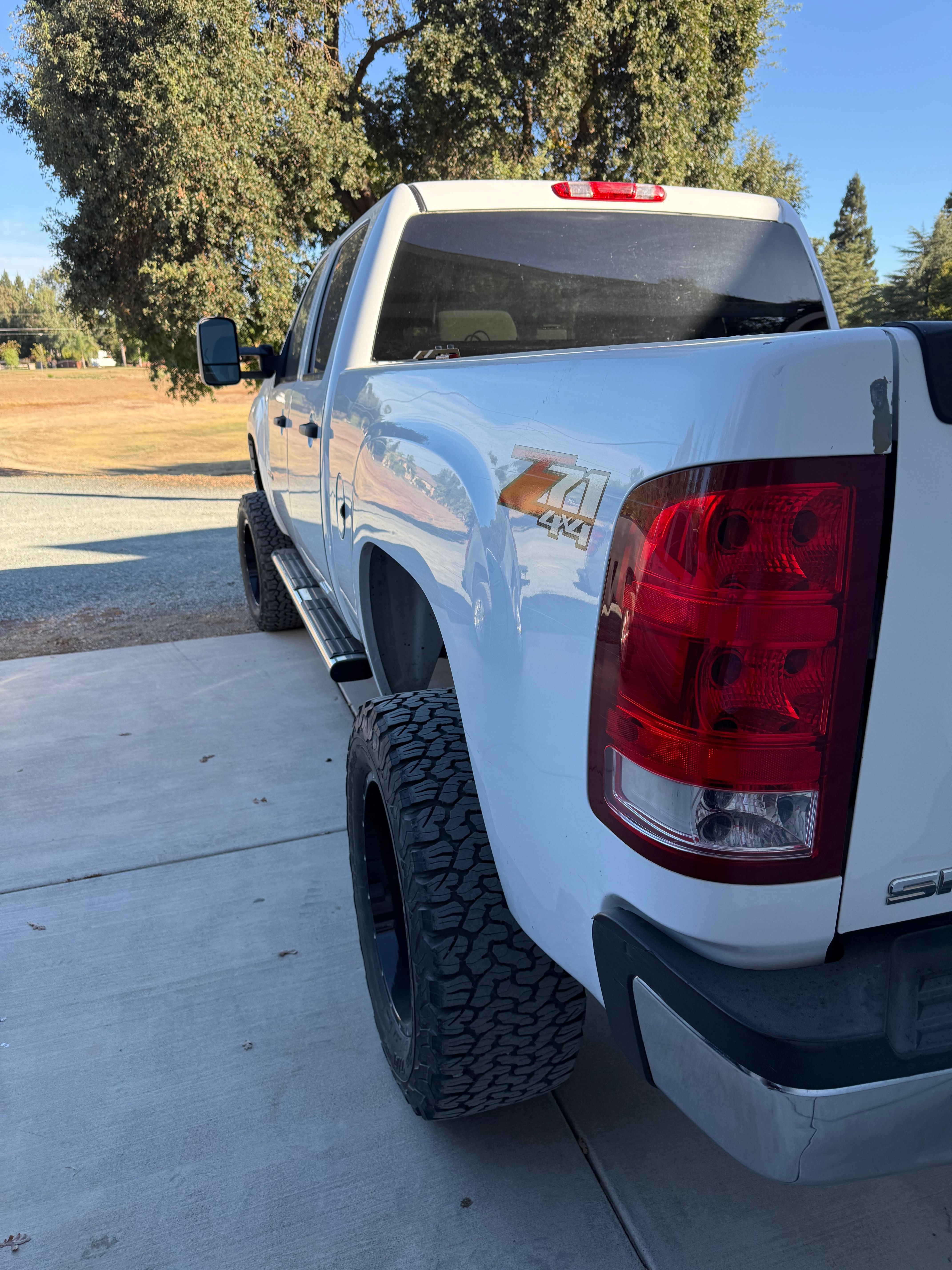 Used 2014 GMC Sierra 2500 SLE w/ SLE Preferred Package AWD/4WD image 6