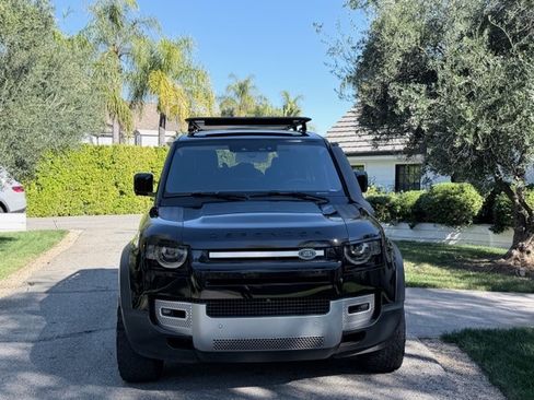 Used 2021 Land Rover Defender 110 SE image 2