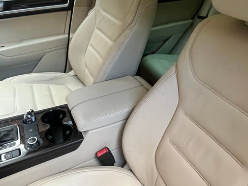 Used 2013 Volkswagen Touareg Executive image 14