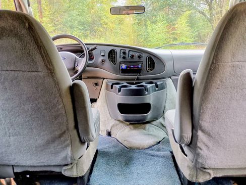 Used 2006 Ford E-250 and Econoline 250 Extended image 6