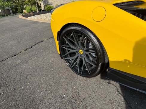 Used 2021 Ferrari F8 Tributo RWD image 13