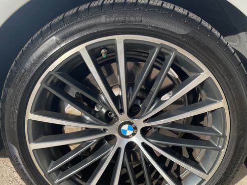 Used 2021 BMW 530e w/ Premium Package image 12