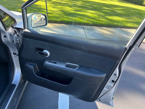 Used 2011 Nissan Versa 1.8 S image 13