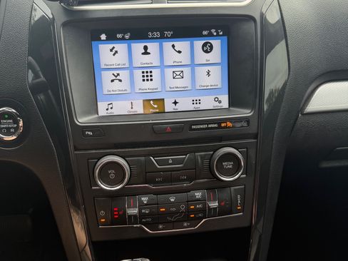 Used 2017 Ford Explorer XLT w/ Equipment Group 202A FWD image 12
