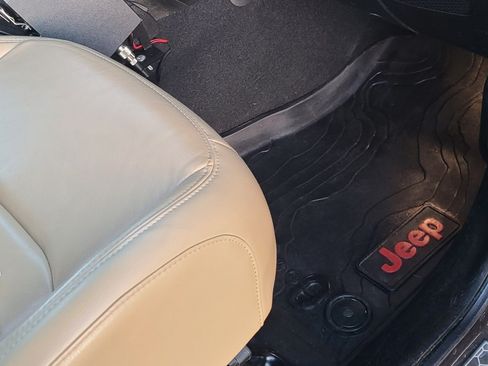 Used 2018 Jeep Wrangler Unlimited Rubicon image 25