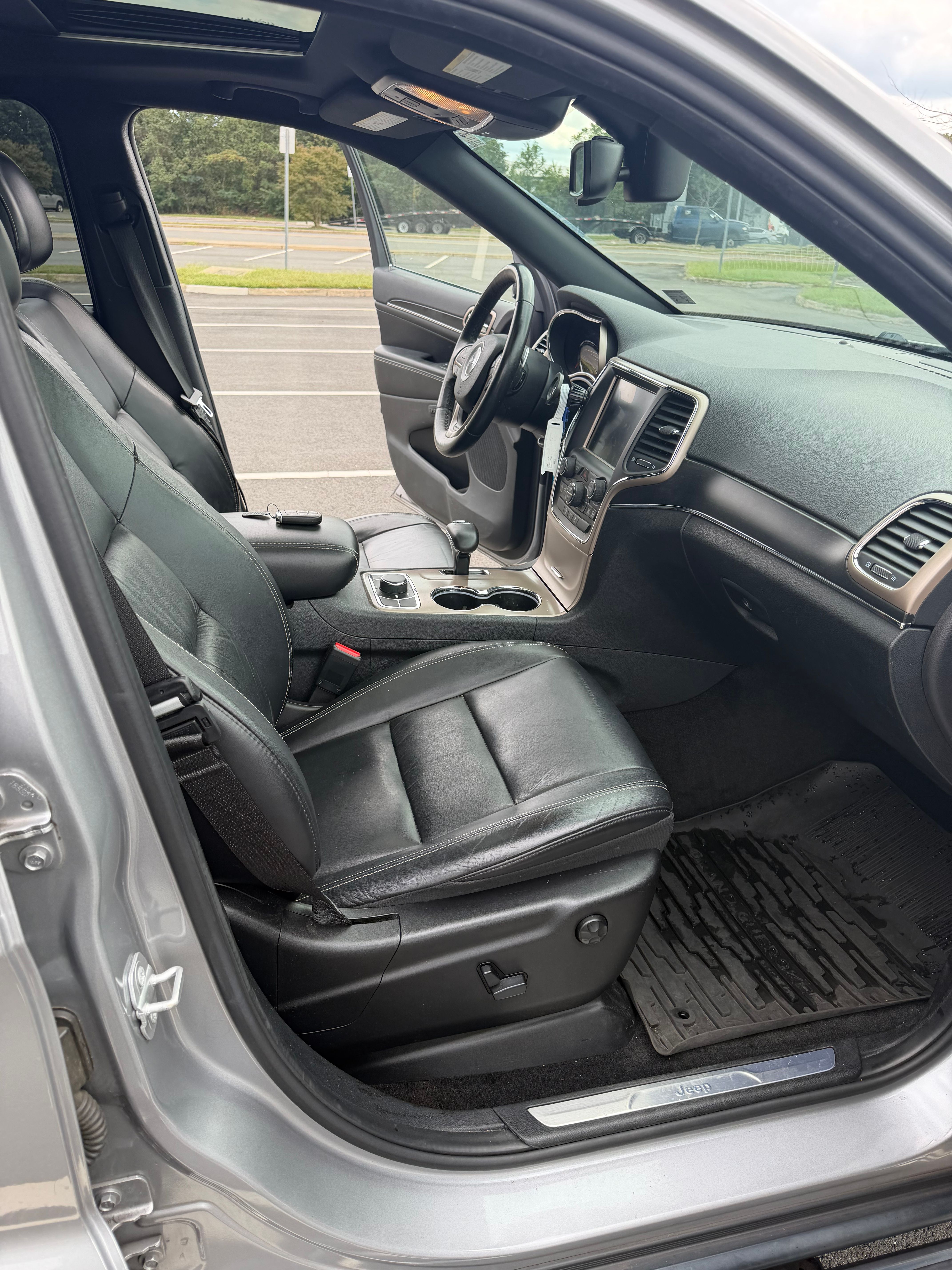 Used 2015 Jeep Grand Cherokee Limited AWD/4WD image 9