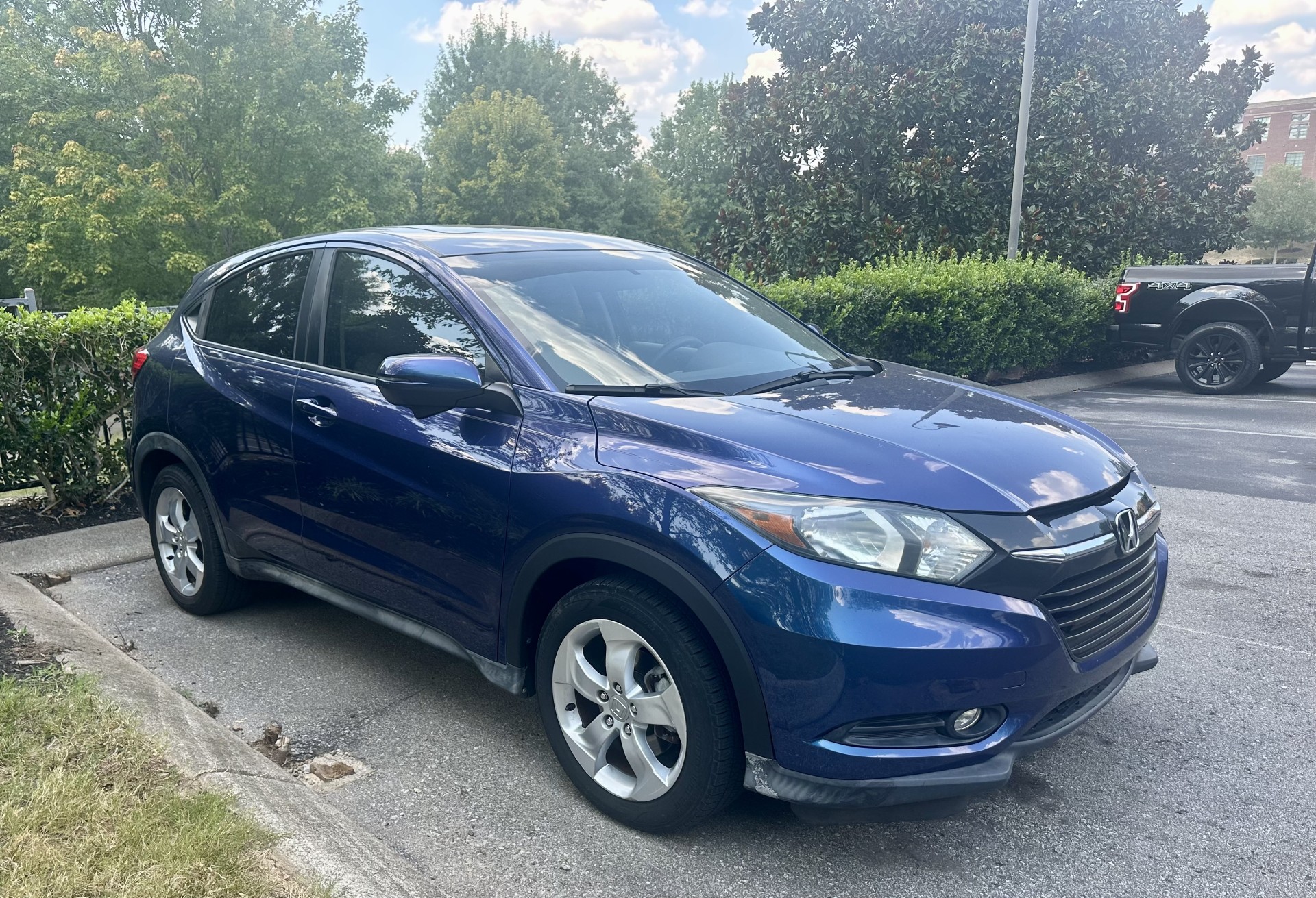 Used 2016 Honda HR-V EX image 1
