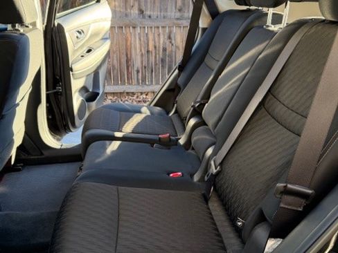 Used 2017 Nissan Rogue SV image 10