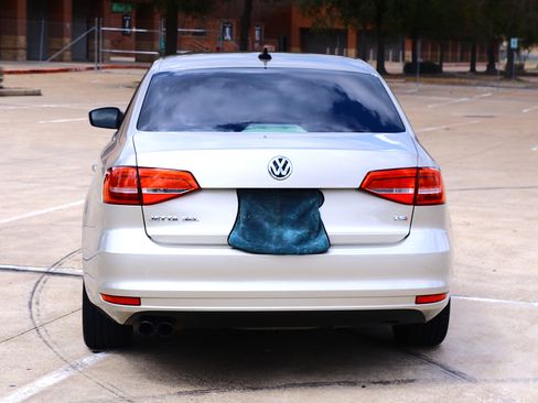 Used 2015 Volkswagen Jetta SEL image 4