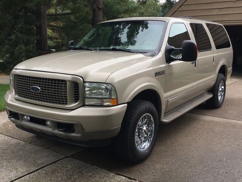 Used 2004 Ford Excursion Limited image 1