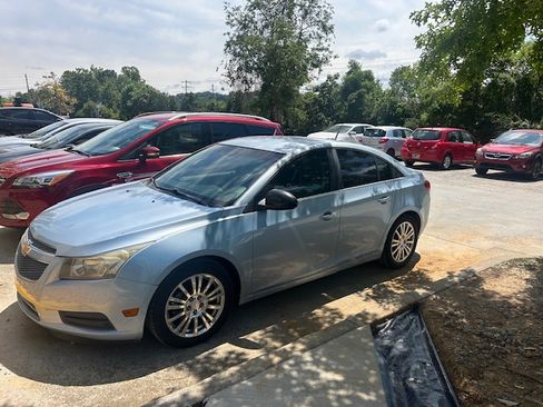 Used 2011 Chevrolet Cruze Eco image 1