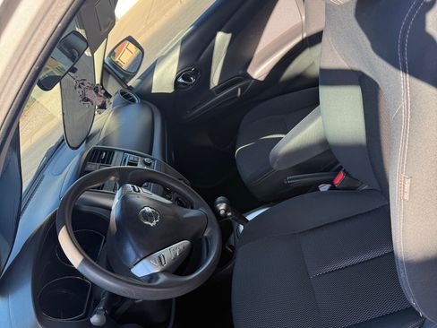 Used 2016 Nissan Versa SV FWD image 13