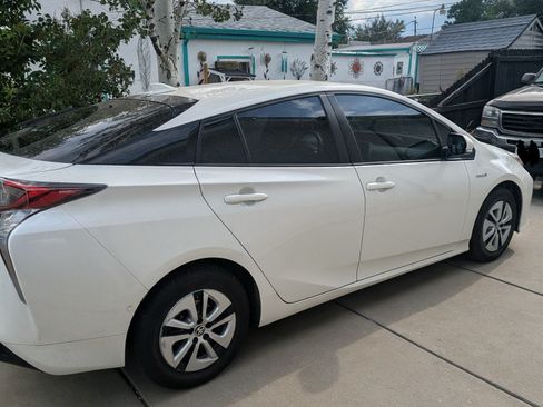 Used 2018 Toyota Prius Two w/ Prius Two Safety Plus Package FWD image 2