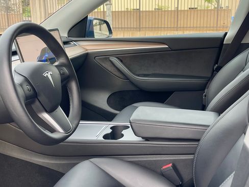 Used 2022 Tesla Model Y Long Range image 18