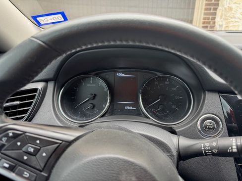 Used 2017 Nissan Rogue SV image 11