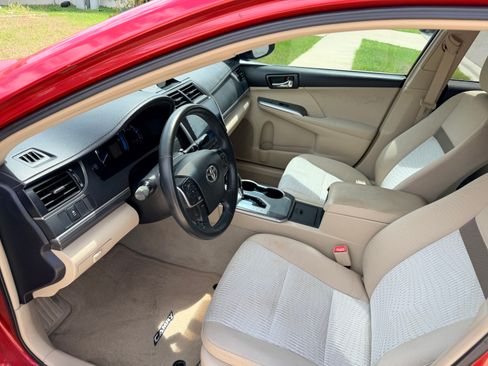Used 2012 Toyota Camry XLE w/ Convenience Pkg image 11