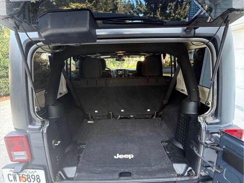 Used 2017 Jeep Wrangler Unlimited Sport w/ Connectivity Group AWD/4WD image 10