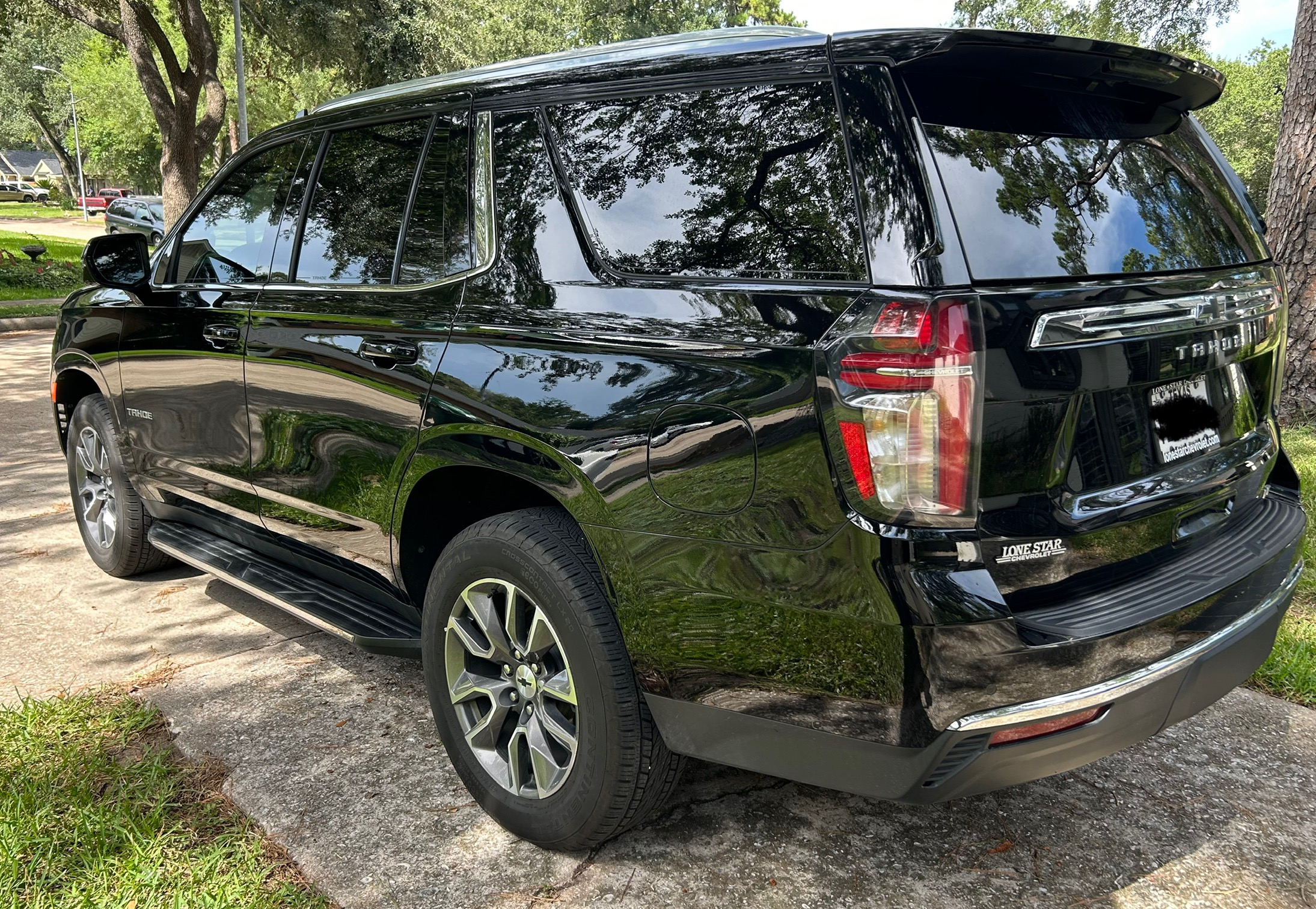 Used 2022 Chevrolet Tahoe LT w/ Luxury Package RWD image 4