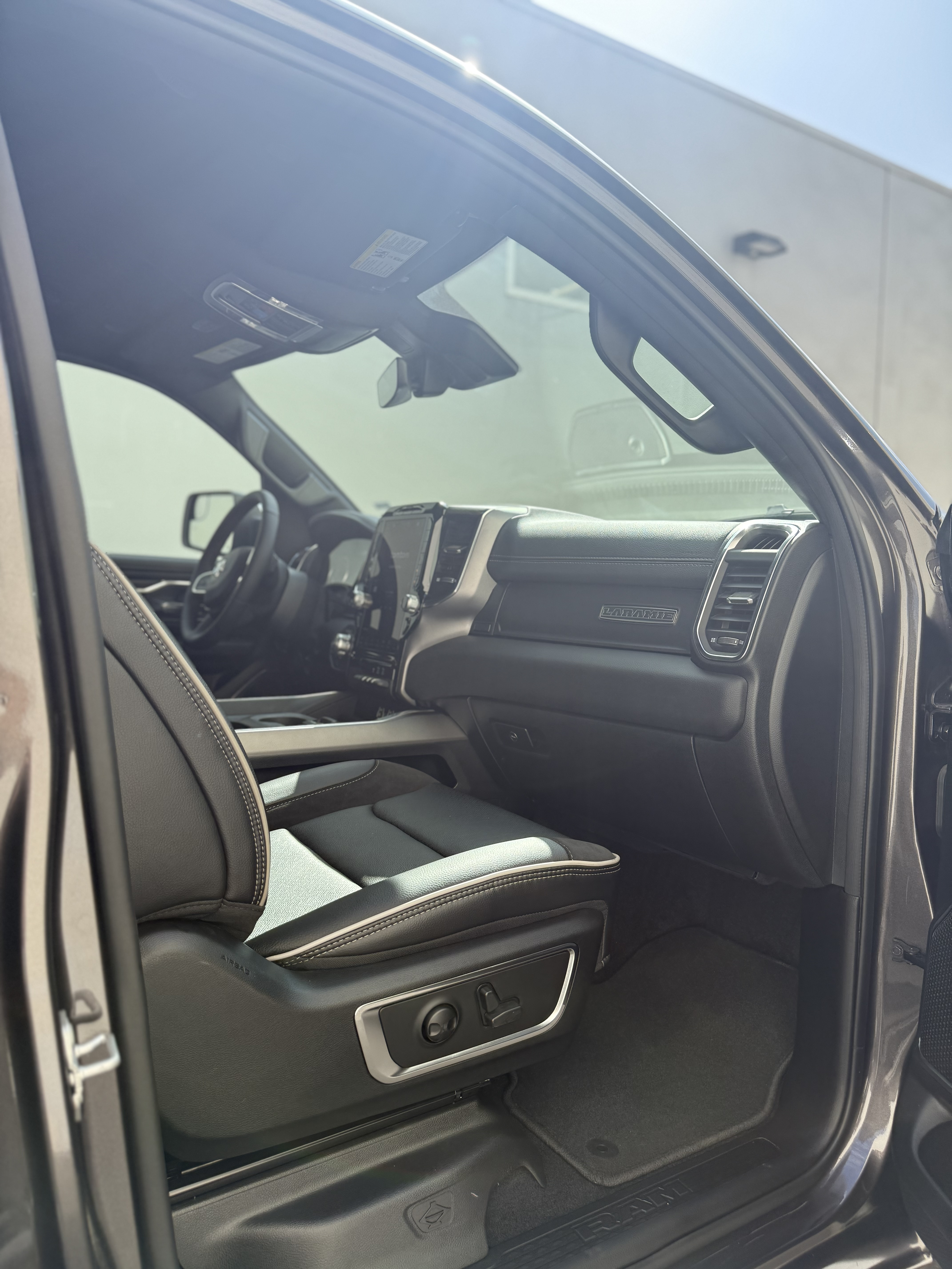 Used 2026 RAM 1500 Laramie AWD/4WD image 21