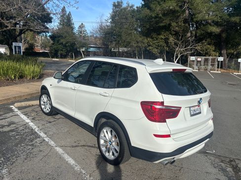 Used 2017 BMW X3 sDrive28i image 9
