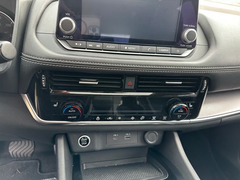 Used 2021 Nissan Rogue SV w/ Premium Package AWD/4WD image 16