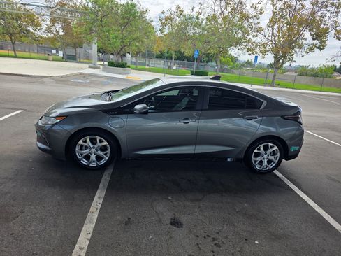 Used 2017 Chevrolet Volt Premier w/ Driver Confidence II Package FWD image 2