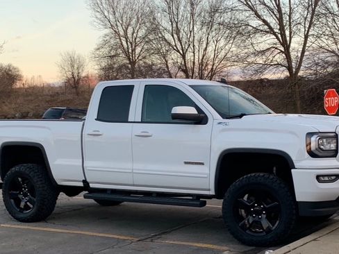 Used 2017 GMC Sierra 1500 SLE image 1