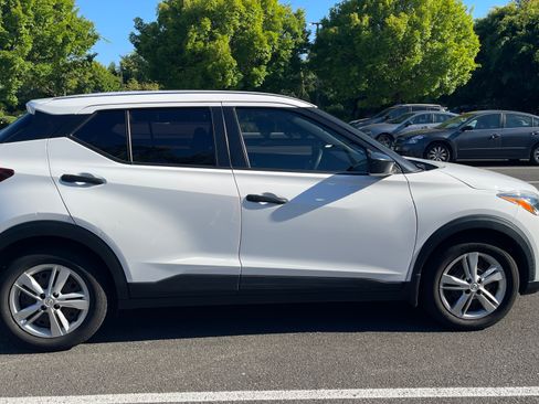 Used 2020 Nissan Kicks S FWD image 9