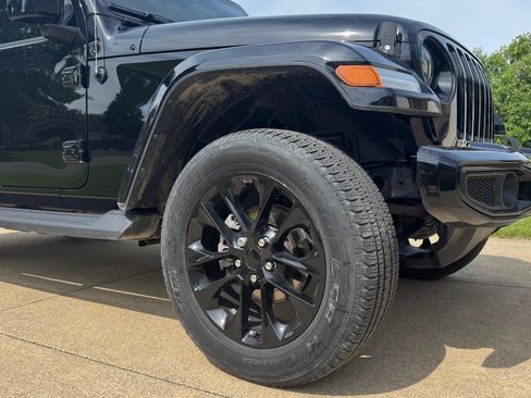 Used 2021 Jeep Wrangler Unlimited Sahara AWD/4WD image 6