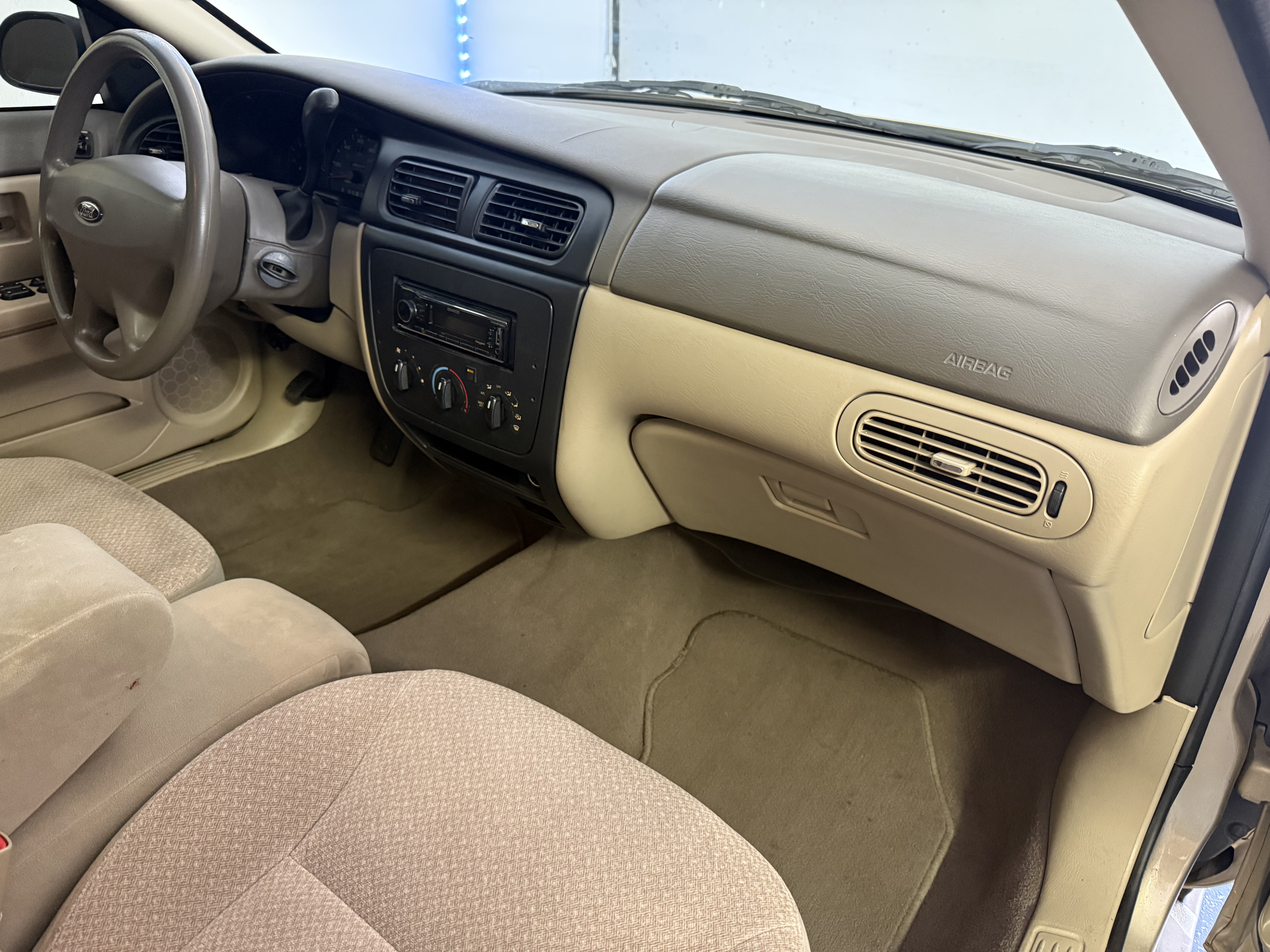Used 2001 Ford Taurus LX FWD image 11
